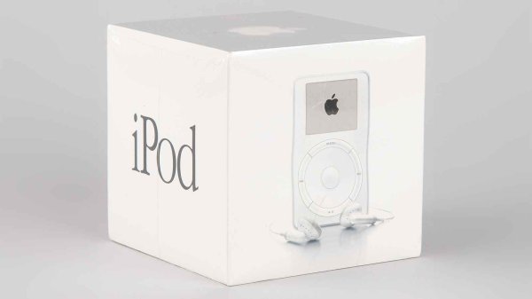 聚赢配资网 近日一台从未开封的第一代 iPod 拍出了惊人的高价